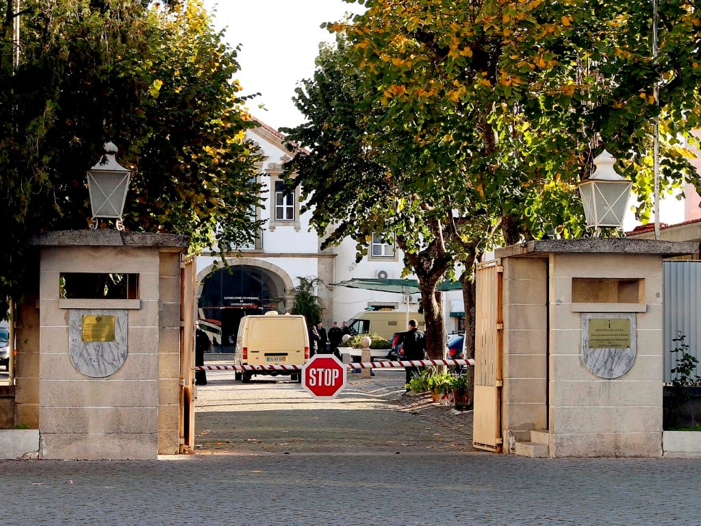 Reclusos ajudam a reparar danos na cadeia de Castelo Branco