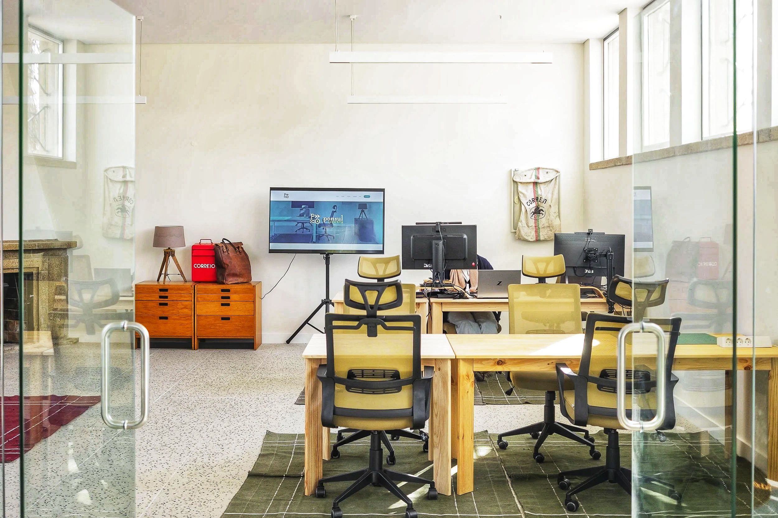 Antiga estação dos CTT de Medelim dá lugar a espaço de coworking