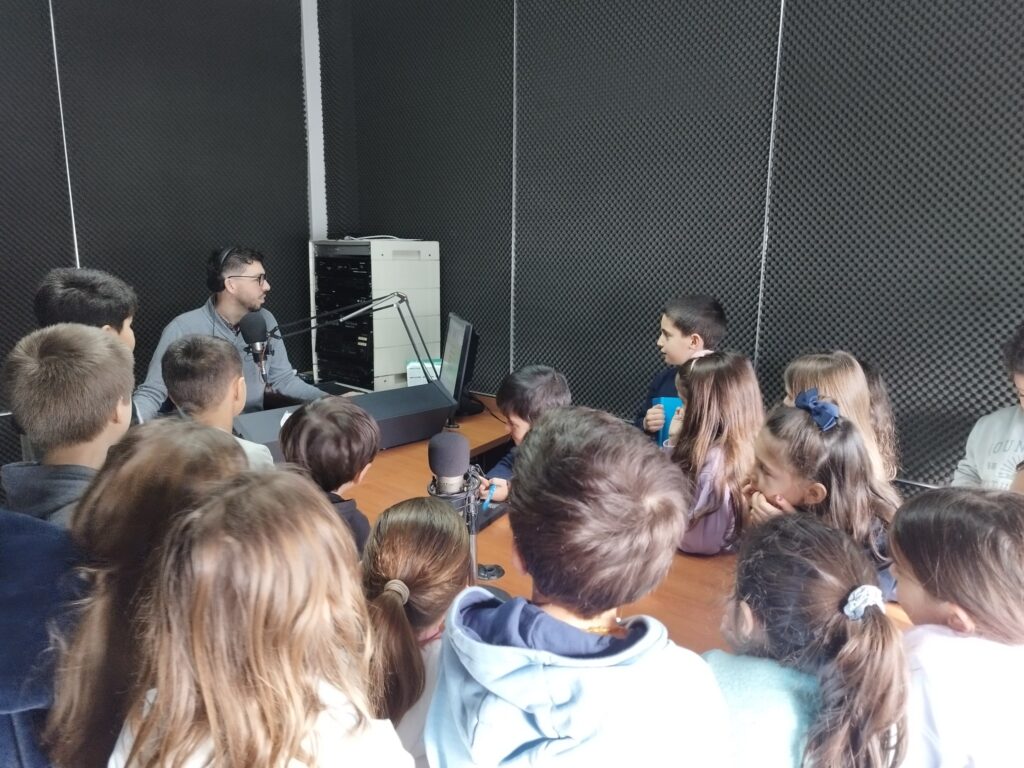 Alunos do 2.º A visitam Rádio Castelo Branco