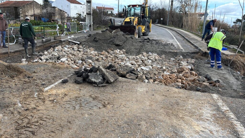 Corte total de circulação no Eixo TCT devido a abatimento do piso