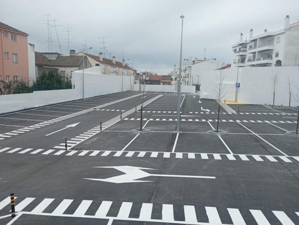 Novo parque de estacionamento já abriu na Avenida 1.º de Maio
