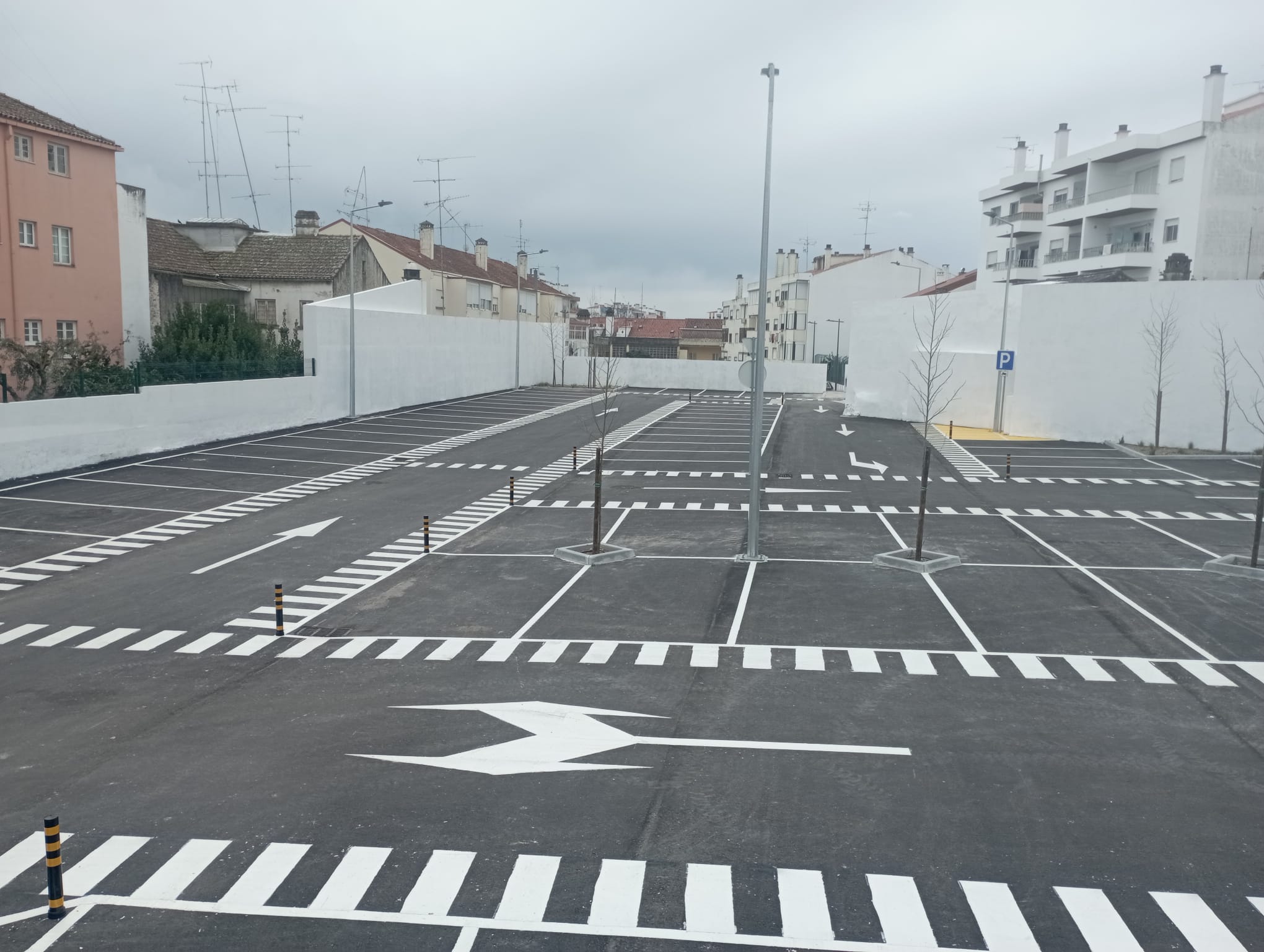 Novo parque de estacionamento já abriu na Avenida 1.º de Maio