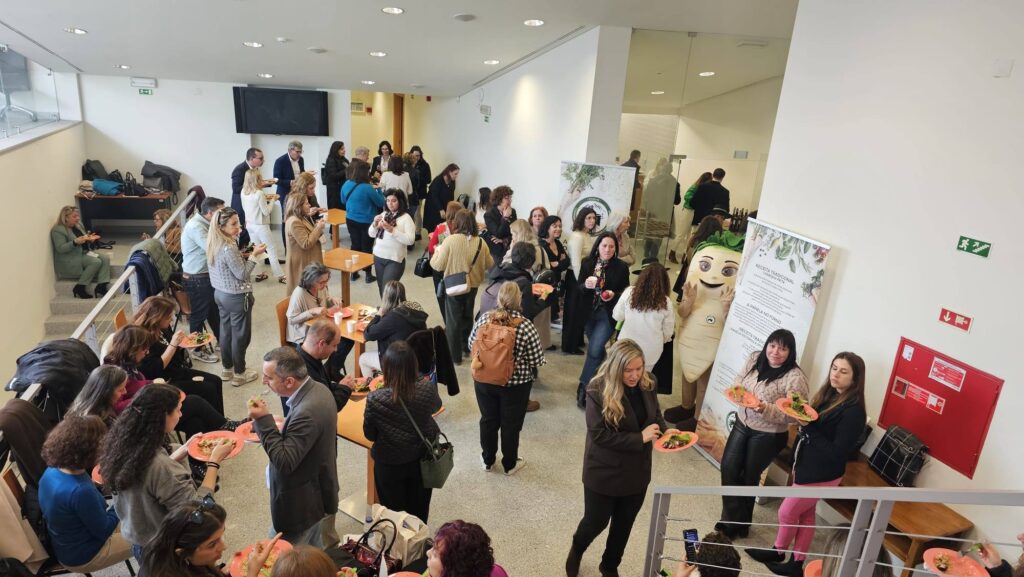 Confraria Gastronómica da Cherovia e Panela no Forno levam tradição e sabor ao 2.º Encontro Covilhã Educadora