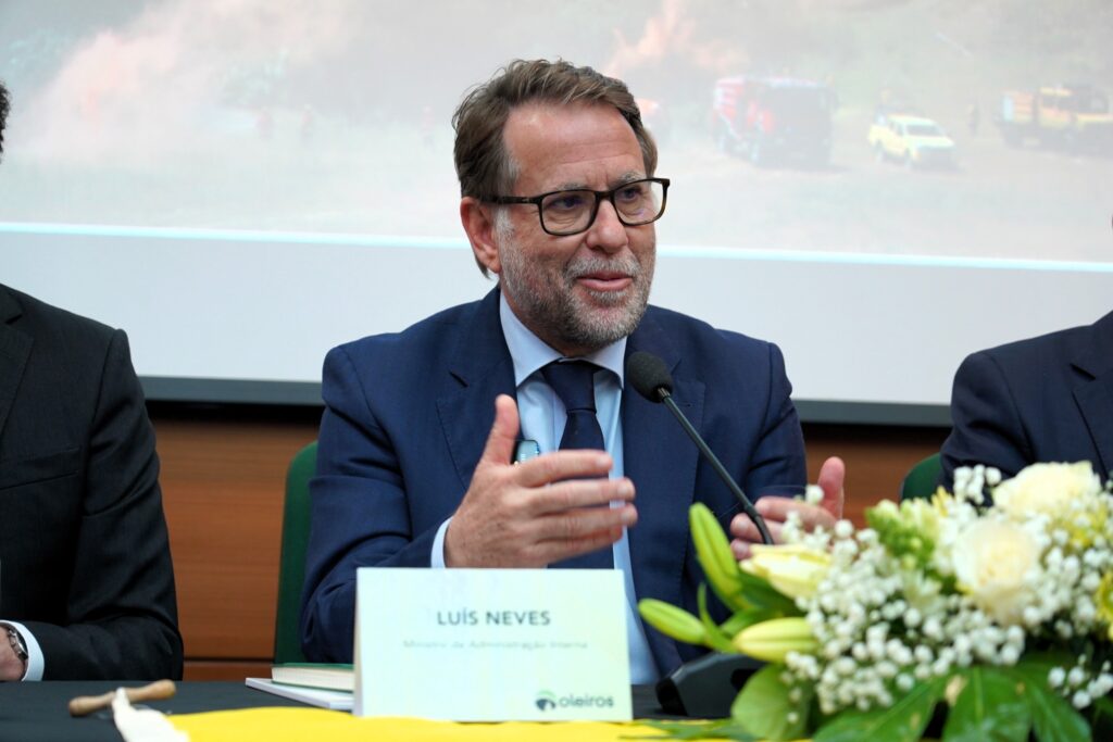 Ministro da Administração Interna reúne com bombeiros em Oleiros