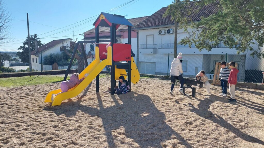 Novo parque infantil na EB1 da Soalheira já é uma realidade