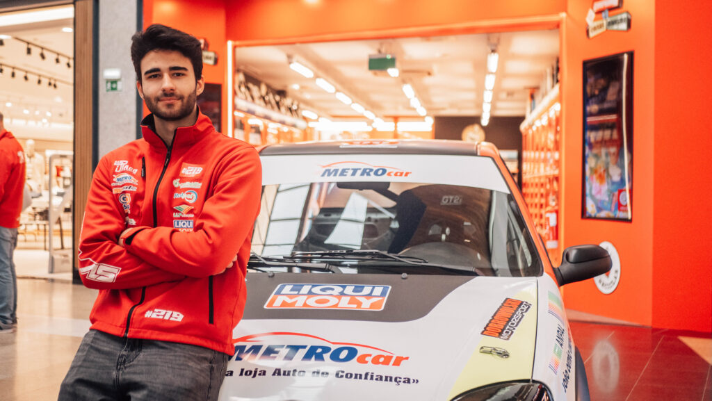 Tiago Ventura apresenta nova imagem do carro para o Nacional de Ralicross