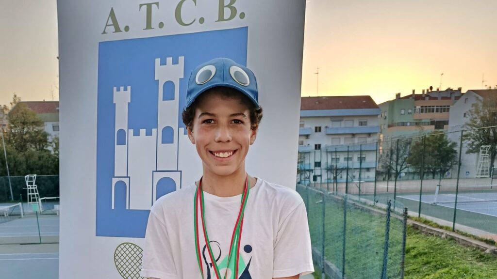 Simão Rodrigues conquista dois títulos regionais no Sub-14
