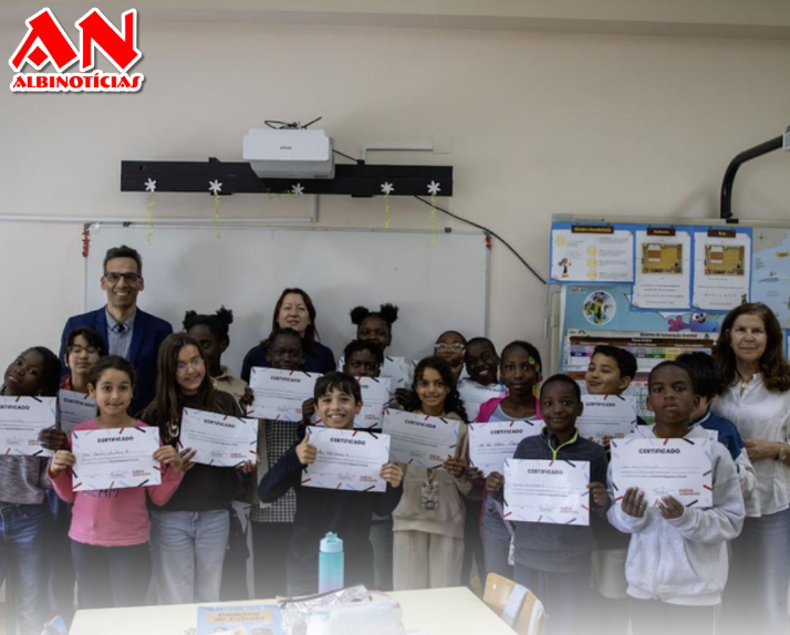 Cientistas regressam à escola para inspirar crianças